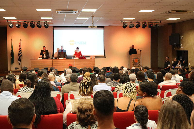 Frente de Honra, Mesa Solene preparada para o início formal da cerimônia de Colação de Grau.