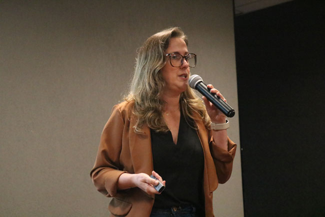 Aline Rodrigues, psicóloga e palestrante da segunda noite, aborda a importância da saúde mental.