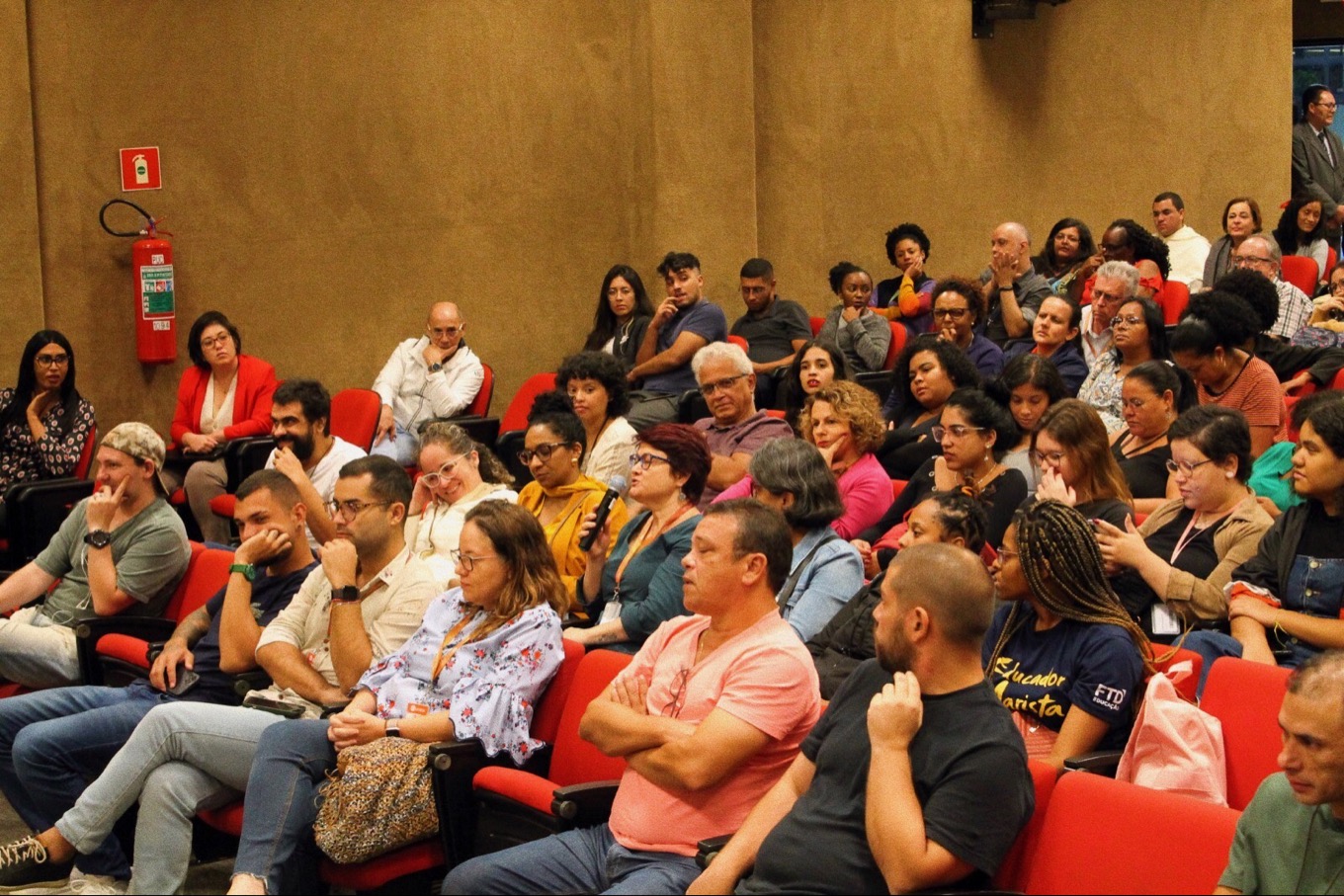 Alunos do UNIFAI na plateia do auditório.