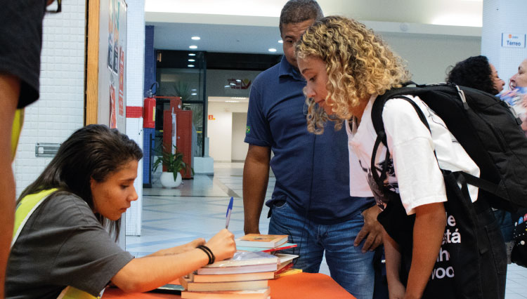 Coleta de doações de livros