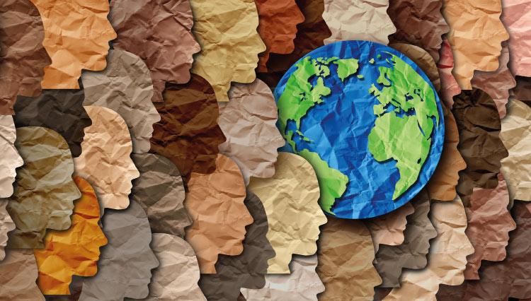 Uma colagem de papel com silhuetas de rostos humanos com diferentes tonalidades de pele, representando a diversidade. Próximo ao centro da imagem, há um recorte do globo terrestre.