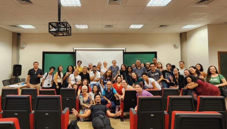 Alunos de Biblioteconomia realizam visita técnica ao Arquivo do IEB/USP