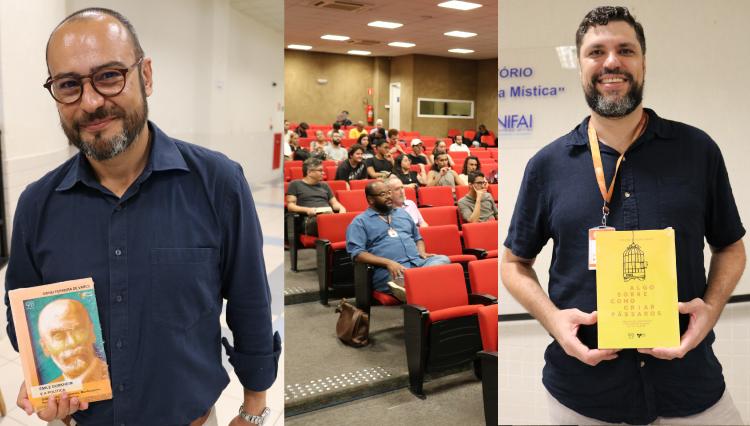 Professor Sidney, à esquerda, segura seu livro, posando pra foto. No centro, plateia acompanha as palestras. À direita, professor Thiago segura seu livro, posando pra foto.