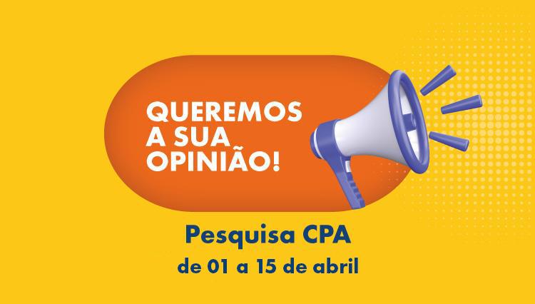 Imagem retangular com fundo amarelo. Ao centro dessa imagem, a figura de um megafone cinza e roxo convida quem lê a expressar sua opinião na pesquisa cpa, de 01 a 15 de abril, cujas informações de datas estão grafadas em cores branca e azul.