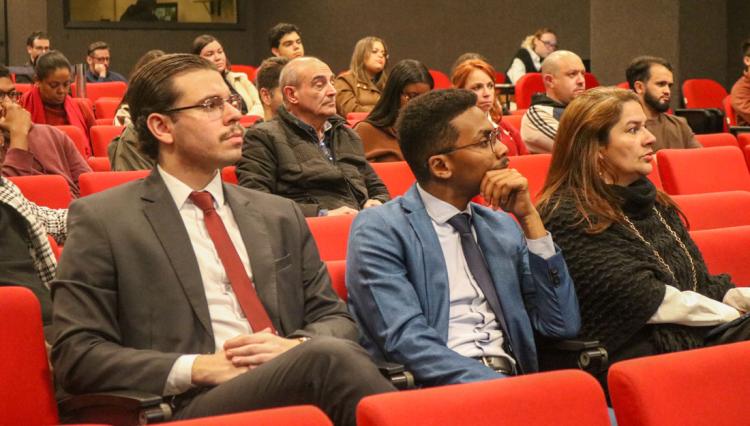 Alunos do curso de direito assistem à I Jornada Acadêmica de Direito