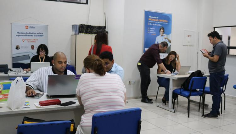 Imagem da Sala do NAF Assunção com Alunos e professores
